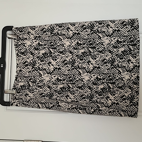 Calvin Klein skirt - Picture 1 of 4